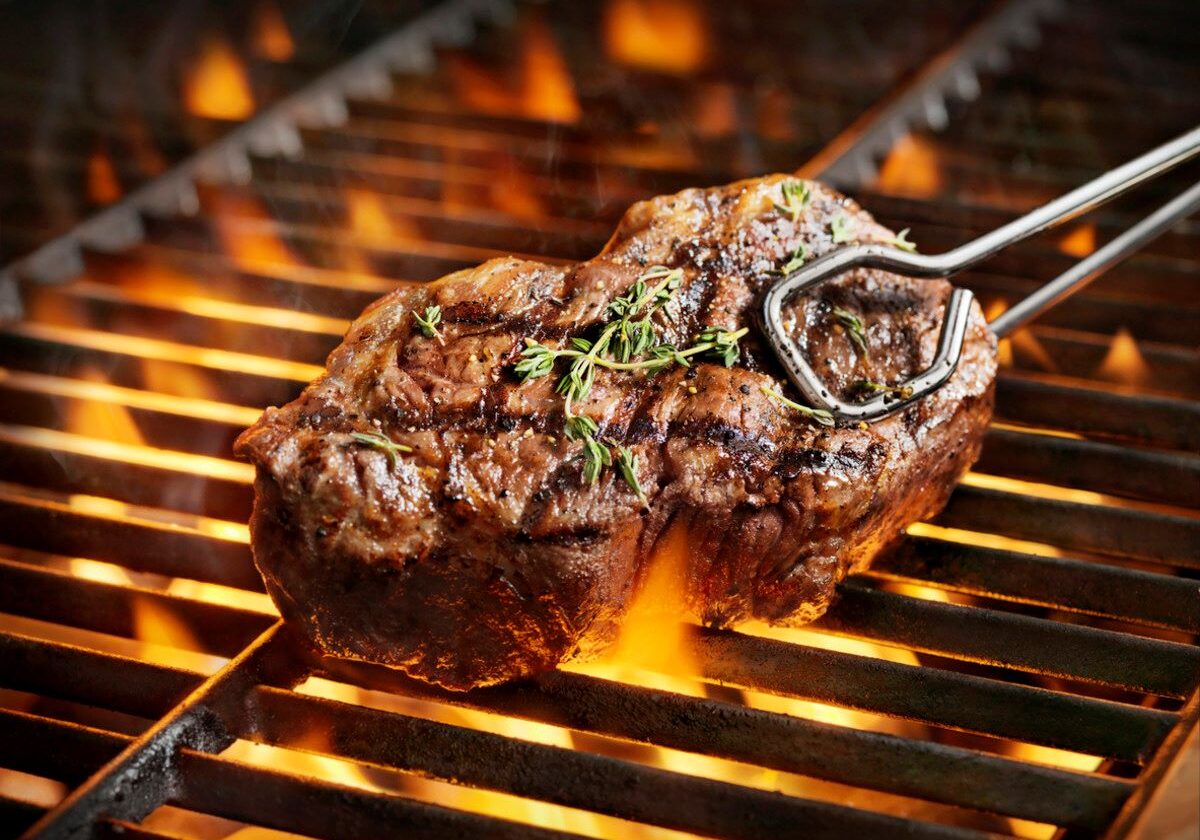 how-to-grill-steak-on-gas-stove-1705382628 grilling steak